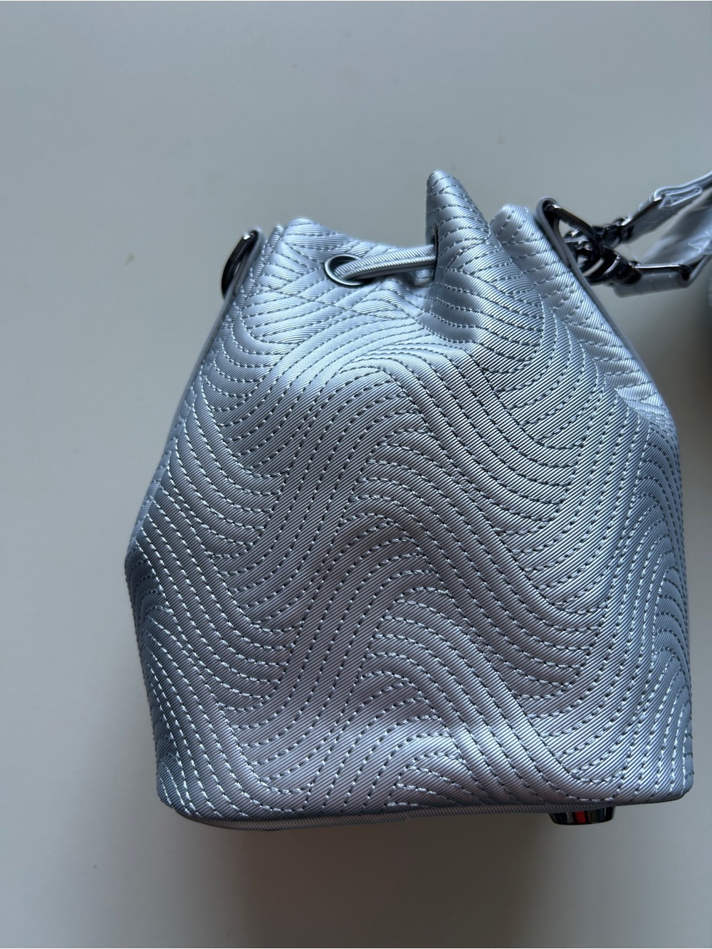 LUG VL WHIRLYBIRD SATIN LUXE CROSSBODY METALLIC SILVER 2 NWT - Picture 5 of 8